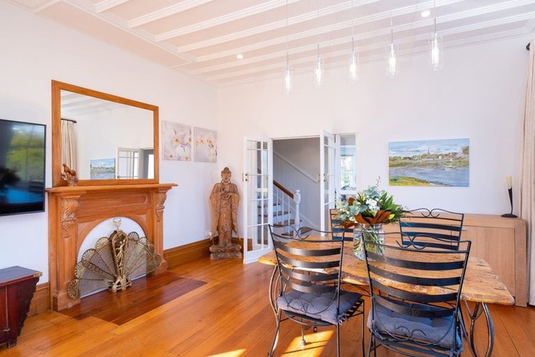 Photo of property in 14 Cameron Road, Bluff Hill, Napier, 4110