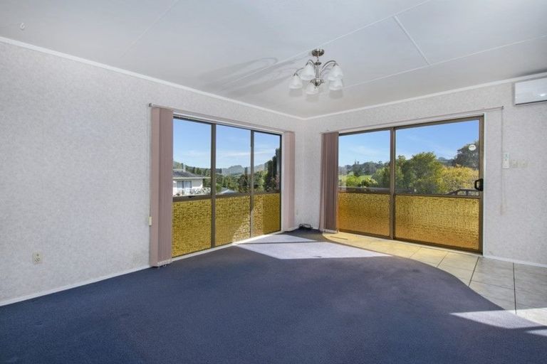 Photo of property in 10 El Viso Place, Te Kamo, Kamo, 0112