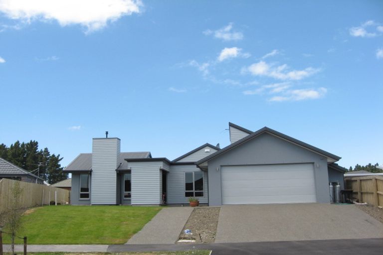 Photo of property in 22 Foresters Crescent, Parklands, Christchurch, 8083