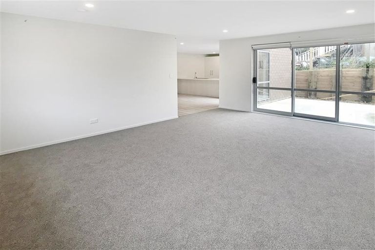 Photo of property in 156a Ennis Avenue, Pakuranga Heights, Auckland, 2010