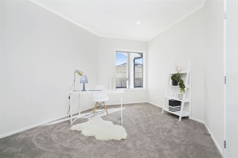 Photo of property in 1 Paiaka Place, Rototuna North, Hamilton, 3210