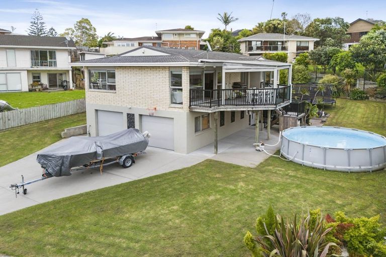 Photo of property in 12 Tanglewood Place, Cockle Bay, Auckland, 2014