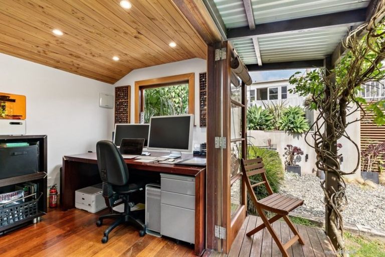 Photo of property in 14 Garfield Street, Brooklyn, Wellington, 6021