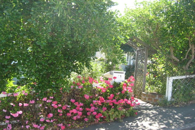 Photo of property in 23 Cornwall Road, Lyttelton, 8082