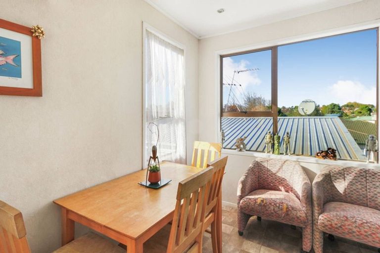 Photo of property in 9 Holborn Place, Papatoetoe, Auckland, 2025