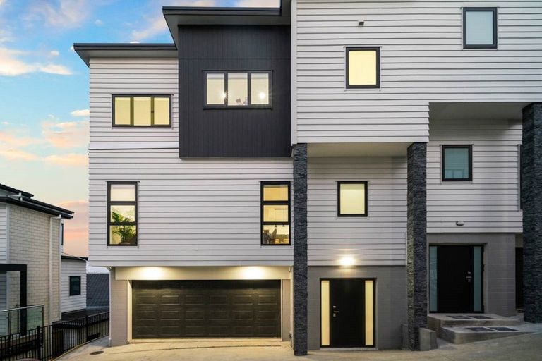 Photo of property in 4223b Great North Road, Glendene, Auckland, 0602