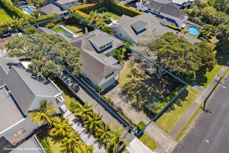 Photo of property in 8 Tiri Road, Milford, Auckland, 0620