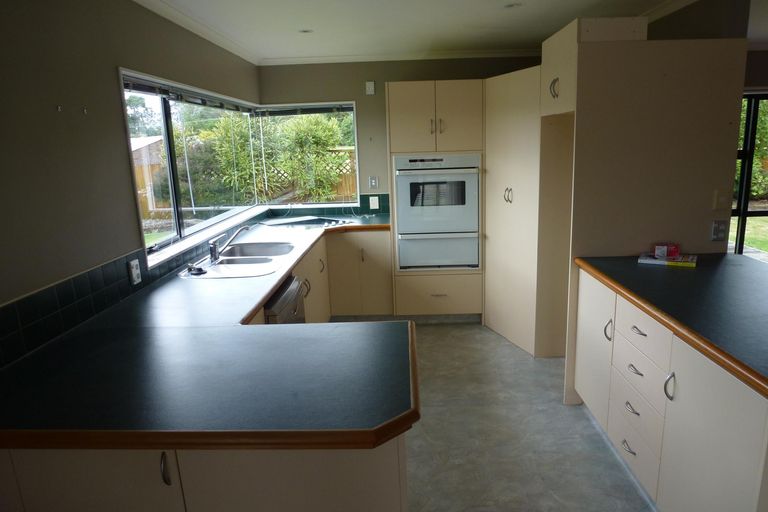 Photo of property in 23 Greenwood Place, Fitzherbert, Palmerston North, 4410