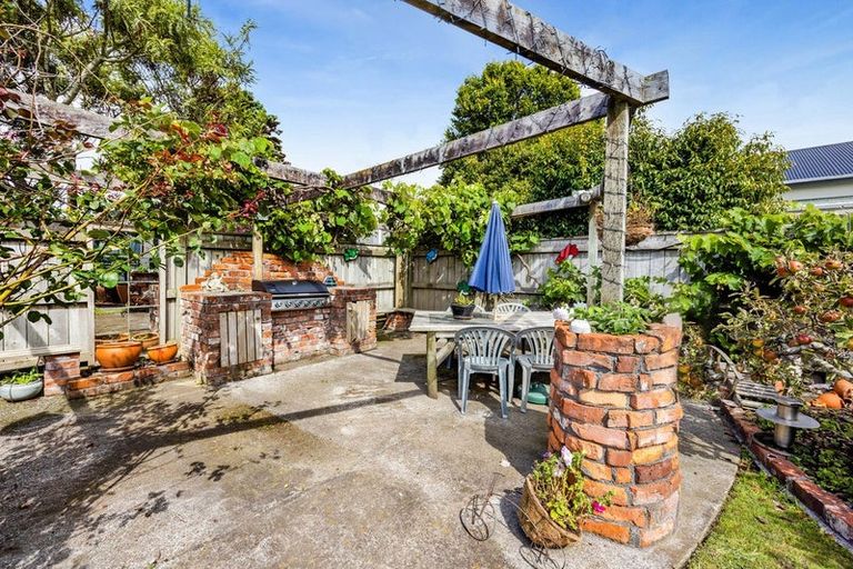 Photo of property in 54 Disraeli Street, Hawera, 4610