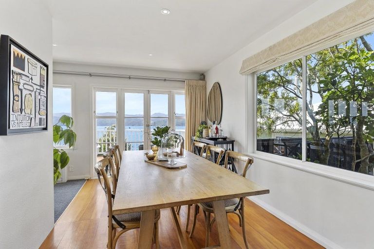 Photo of property in 22 Tai Paku Paku Road, Karaka Bays, Wellington, 6022