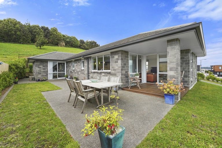Photo of property in 43 Lakeside Terrace, Omokoroa, 3114