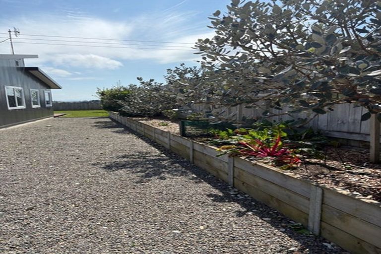 Photo of property in 18 Monaco Grove, Fitzherbert, Palmerston North, 4410