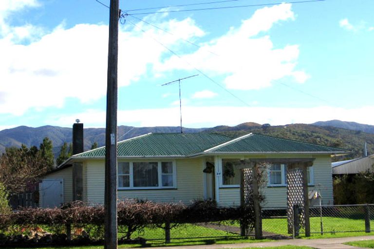 Photo of property in 44 Wallace Street, Featherston, 5710