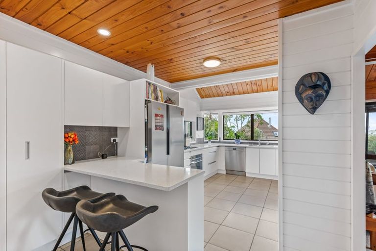 Photo of property in 27 Cherub Place, West Harbour, Auckland, 0618