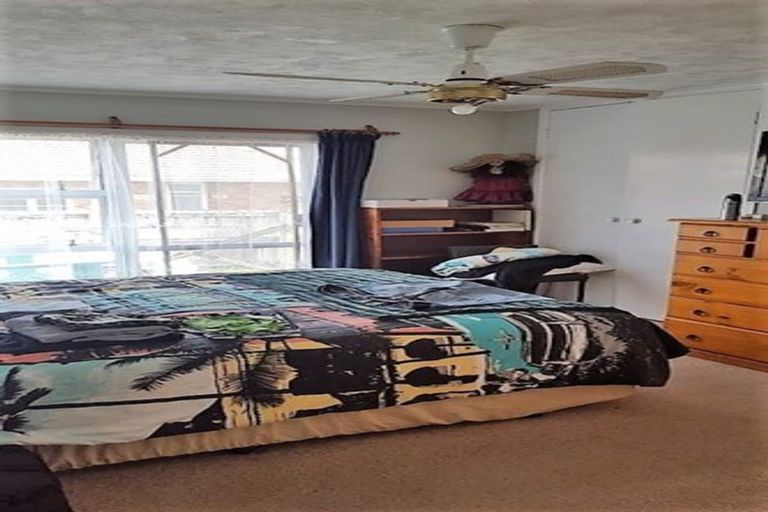 Photo of property in 15 Grande Vue Road, Papatoetoe, Auckland, 2025