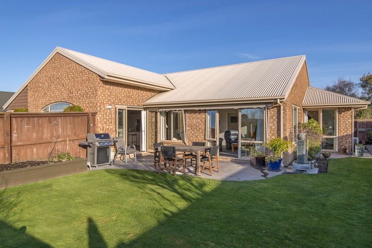 Photo of property in 16 Highwood Lane, Burnside, Christchurch, 8053