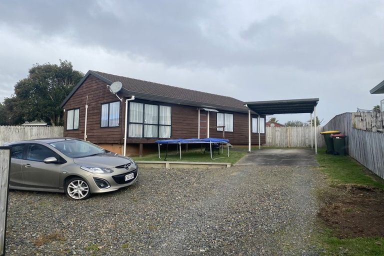 Photo of property in 37 Riverton Drive, Randwick Park, Auckland, 2105