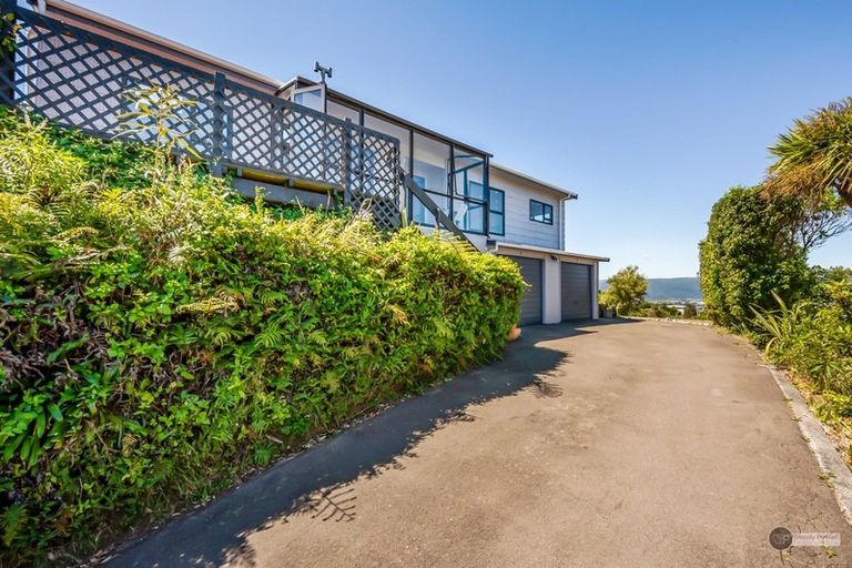 Photo of property in 41 Pekanga Road, Normandale, Lower Hutt, 5010