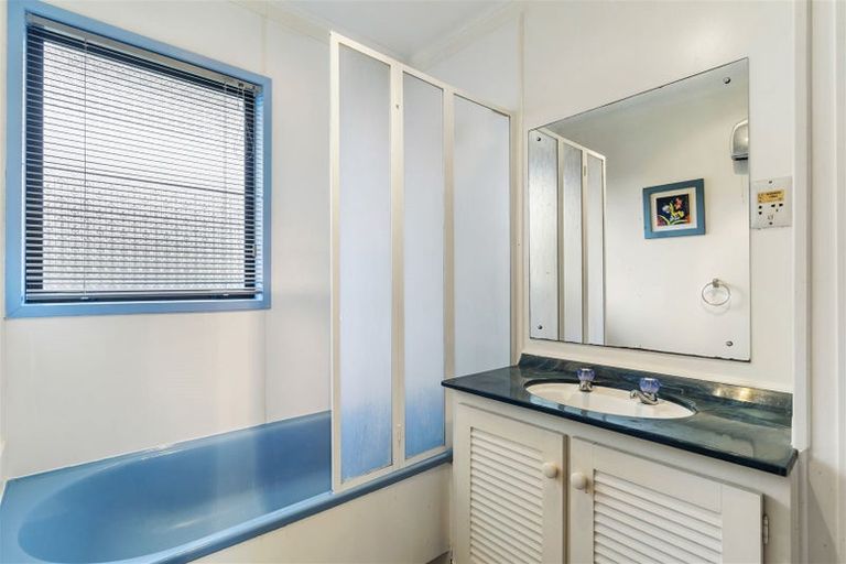 Photo of property in 1/15 Gwenand Place, Botany Downs, Auckland, 2010