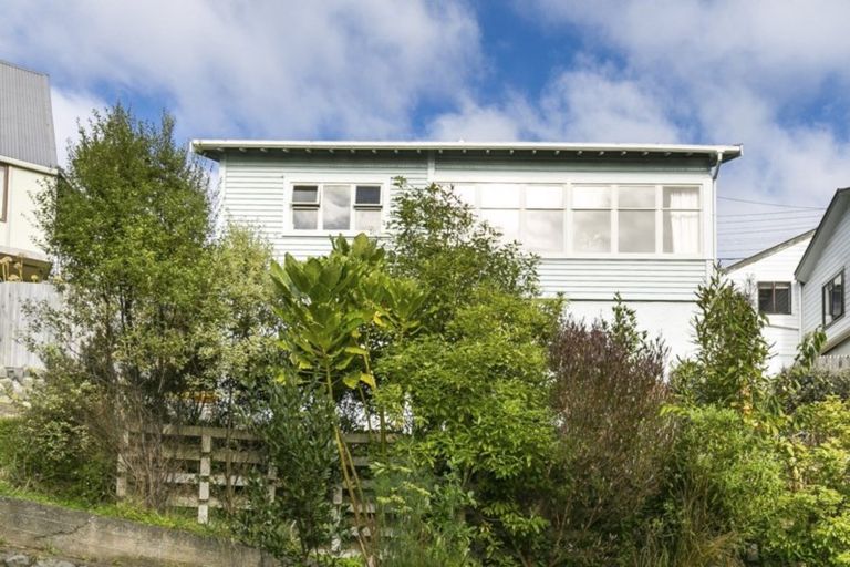 Photo of property in 100 Creswick Terrace, Northland, Wellington, 6012