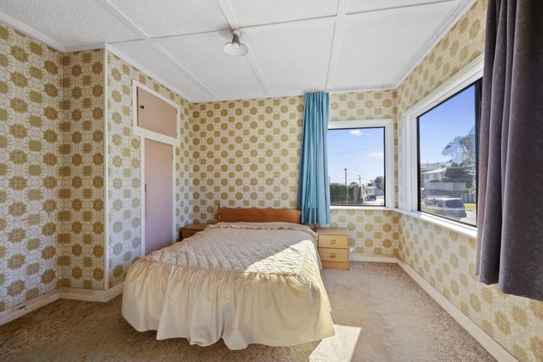 Photo of property in 80 Pioneer Road, Moturoa, New Plymouth, 4310