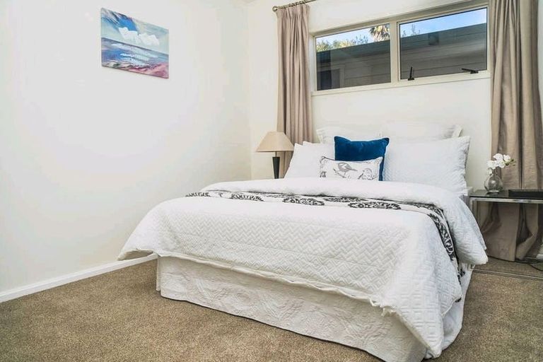 Photo of property in 11a Bill Phillip Place, Clendon Park, Auckland, 2103