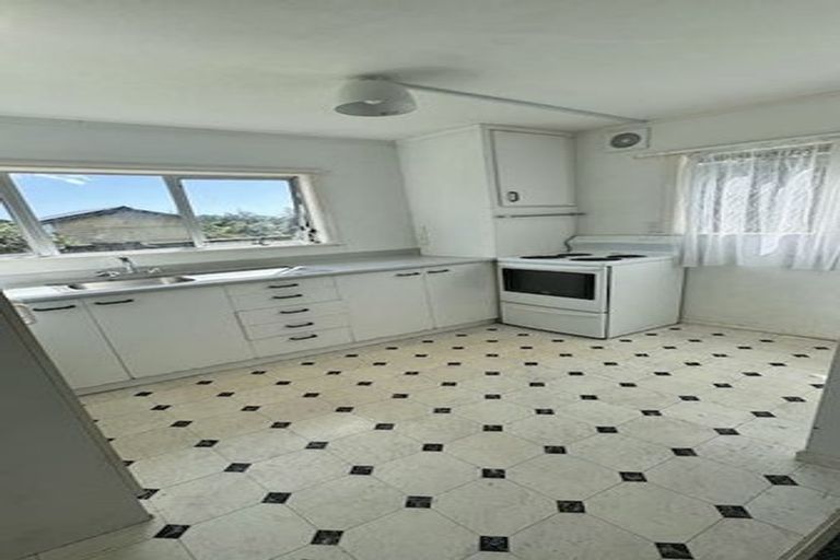 Photo of property in 70 Hellyers Street, Birkdale, Auckland, 0626