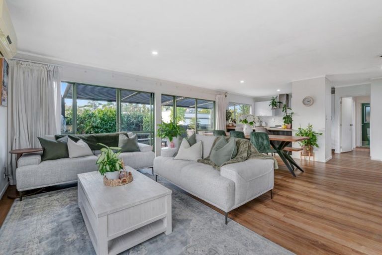 Photo of property in 1/2 Langton Road, Stanmore Bay, Whangaparaoa, 0932