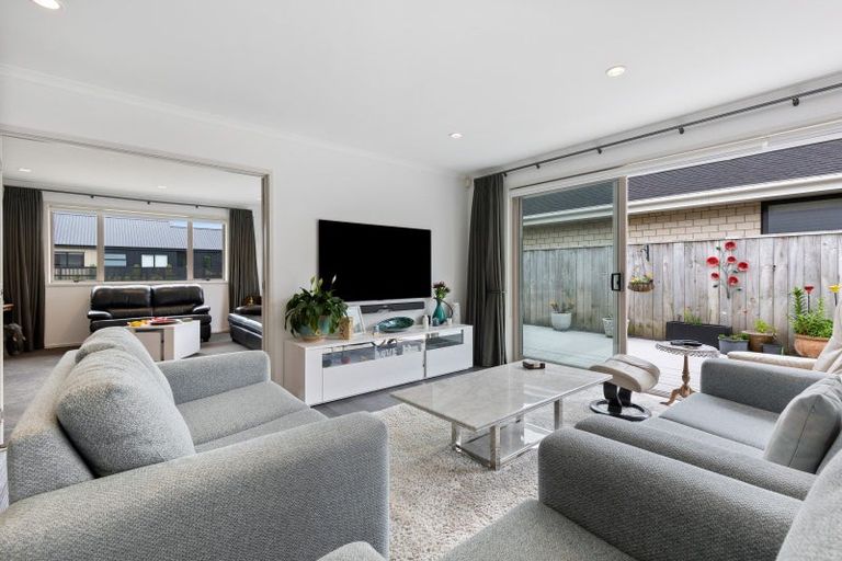 Photo of property in 12 Robert Might Road, Kumeu, 0810