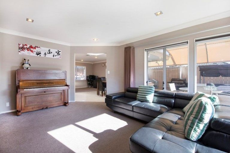 Photo of property in 58 Frank Nobilo Drive, Golflands, Auckland, 2013