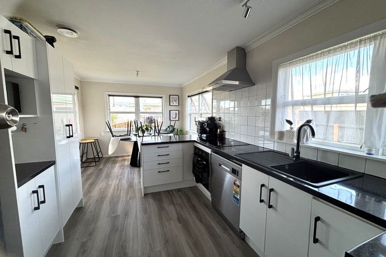 Photo of property in 2 Selwyn Street, Levin, 5510