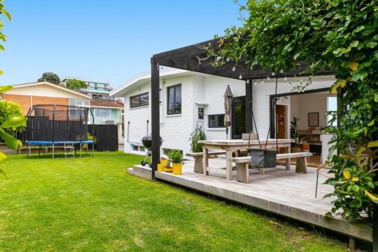 Photo of property in 35 Seaway Terrace, Otumoetai, Tauranga, 3110