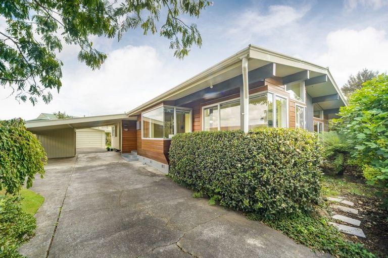 Photo of property in 6 Dunk Place, Milson, Palmerston North, 4414