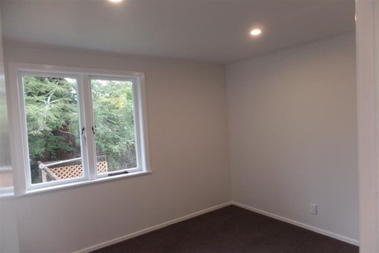 Photo of property in 16 Trojan Crescent, New Lynn, Auckland, 0600