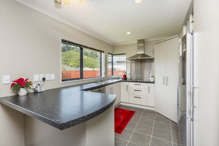 Photo of property in 44 King Charles Drive, Kingsley Heights, Upper Hutt, 5018