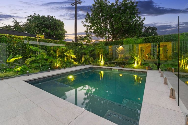 Photo of property in 8 Sylvan Park Avenue, Milford, Auckland, 0620