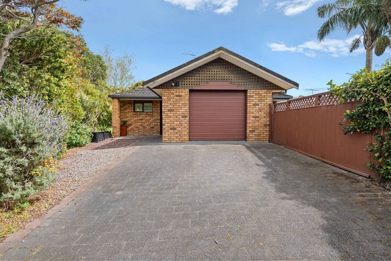 Photo of property in 26 Settlers Grove, Orewa, 0931