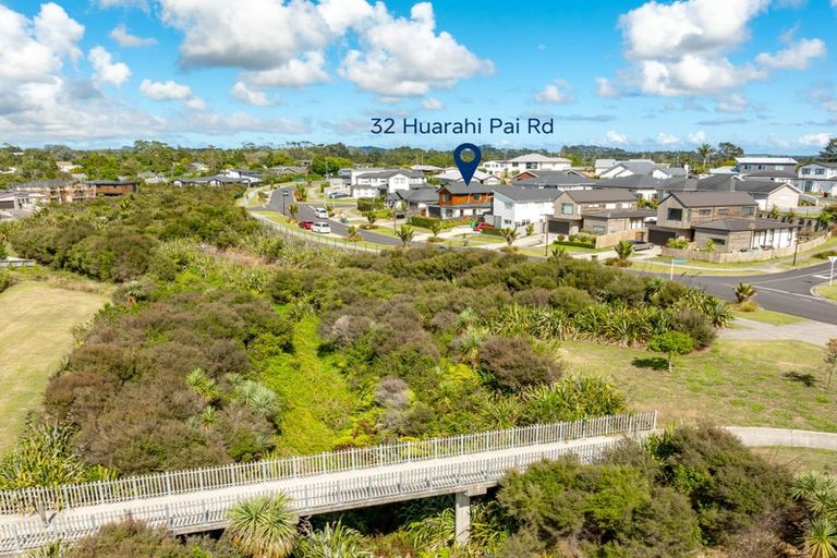 Photo of property in 32 Huarahi Pai Road, Huapai, Kumeu, 0810