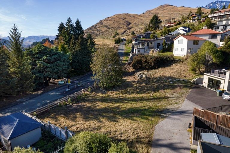 Photo of property in 4a Balmoral Drive, Kelvin Heights, Queenstown, 9300