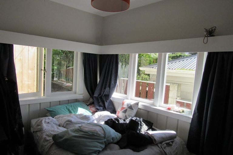 Photo of property in 62 Kelburn Parade, Kelburn, Wellington, 6012