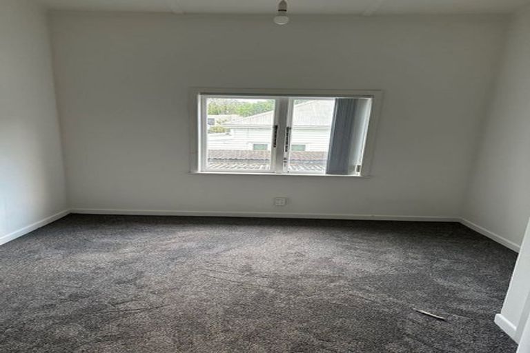 Photo of property in 155 Glenfield Road, Hillcrest, Auckland, 0626