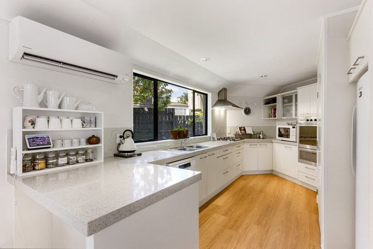 Photo of property in 2/52 Hattaway Avenue, Bucklands Beach, Auckland, 2012