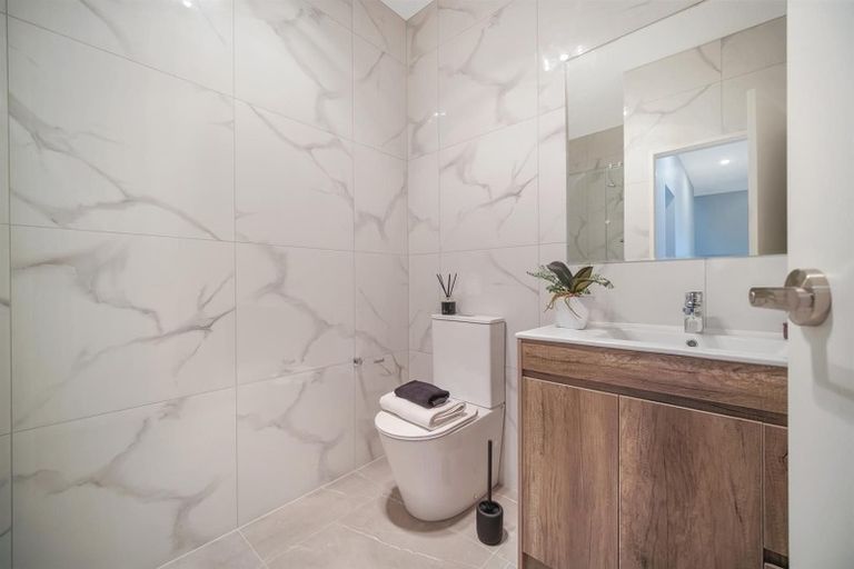 Photo of property in 22b Crestview Rise, Papakura, 2110