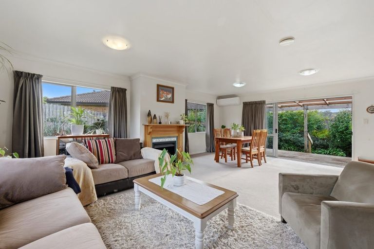 Photo of property in 19 Cabeleigh Drive, Helensville, 0800