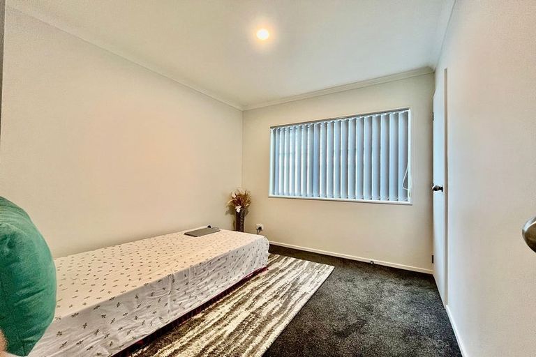 Photo of property in 11 Mokopapa Street, Takanini, 2112