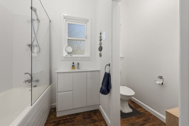 Photo of property in 113 Pinehaven Road, Pinehaven, Upper Hutt, 5019