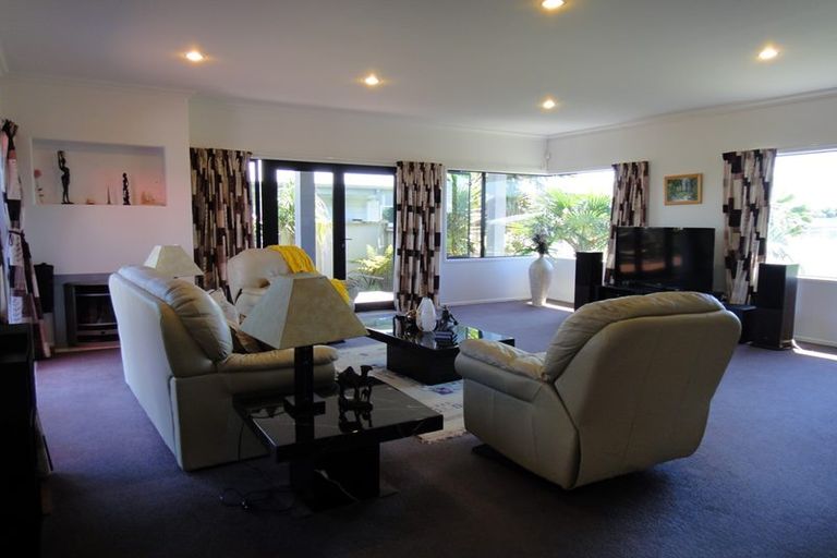 Photo of property in 12 Key West Drive, One Tree Point, 0118