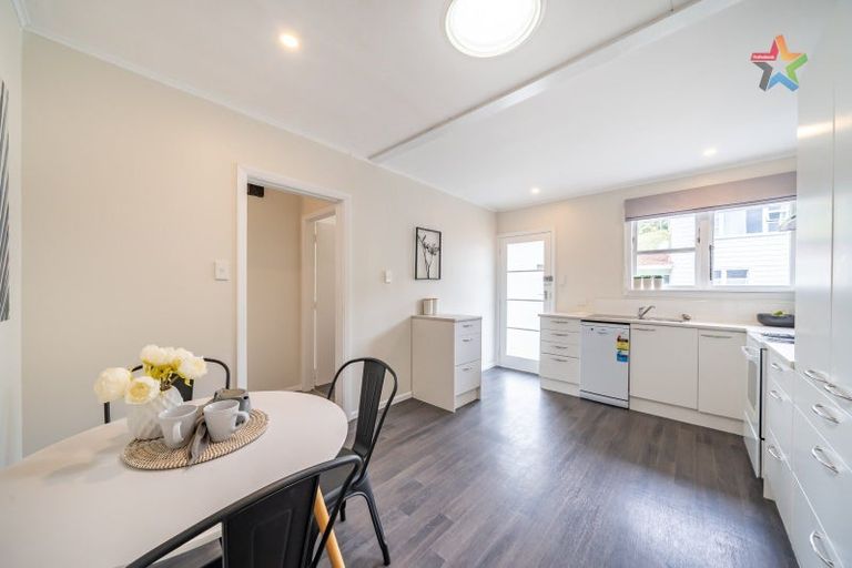 Photo of property in 6a Heather Grove, Fairfield, Lower Hutt, 5011