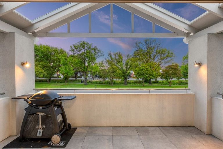 Photo of property in 61a Cashmere Road, Cashmere, Christchurch, 8022