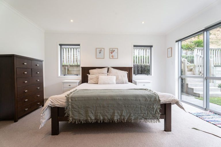 Photo of property in 21 Bickerton Rise, Churton Park, Wellington, 6037